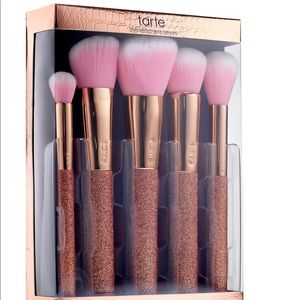 Tart cosmetics goal getter’s contour brush set.
